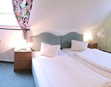 - Alt - Strassgang 3*