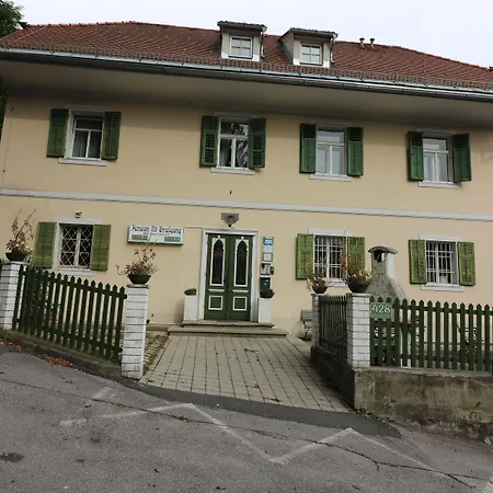 - Alt - Strassgang ゲストハウス