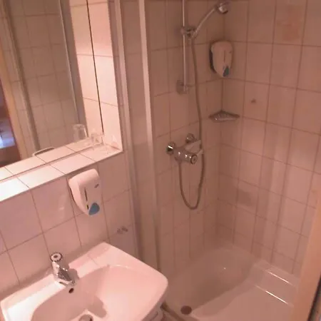 - Alt - Strassgang 3*