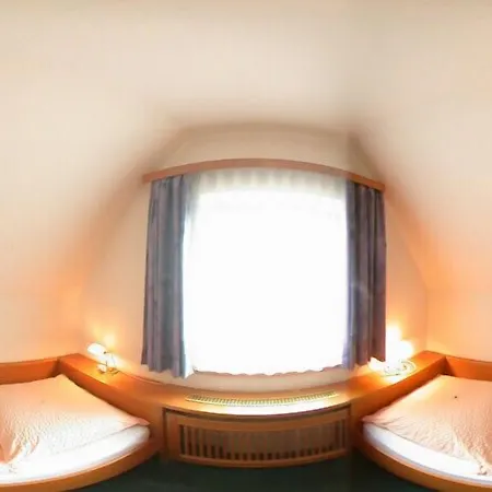 - Alt - Strassgang 3* グラーツ