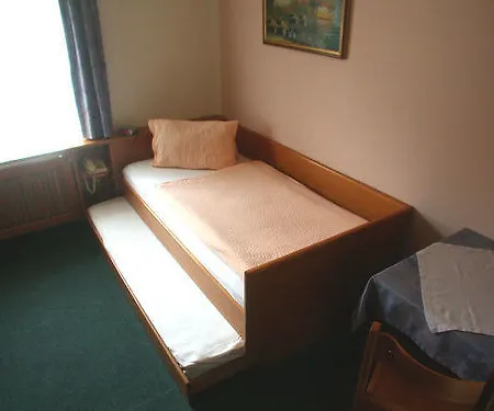 - Alt - Strassgang ゲストハウス