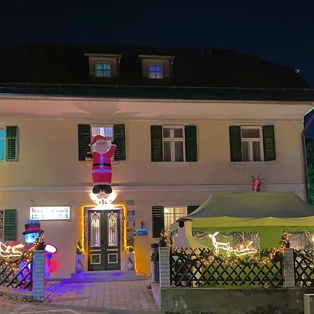 - Alt - Strassgang Guest house 3*