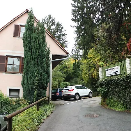 - Alt - Strassgang Guest house