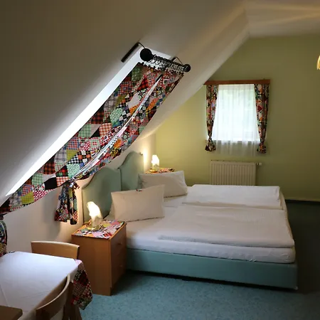 - Alt - Strassgang ゲストハウス