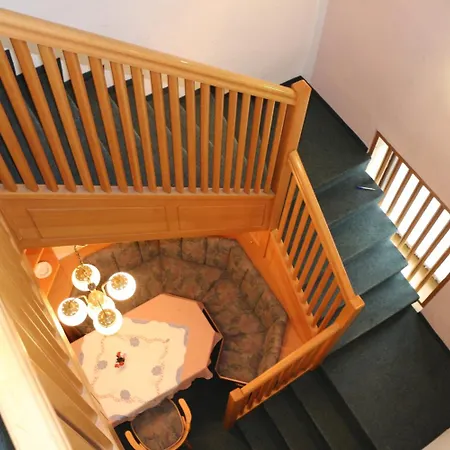 - Alt - Strassgang 3*