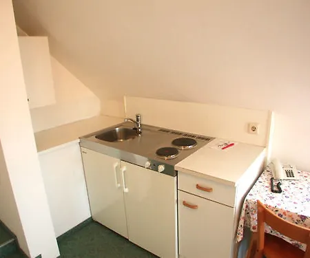 - Alt - Strassgang ゲストハウス 3*