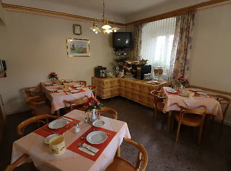 - Alt - Strassgang Guest house